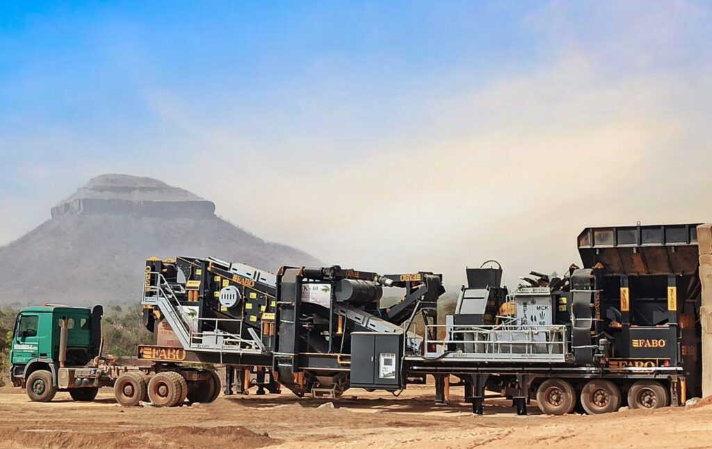 mobile hard stone crushing screening plant